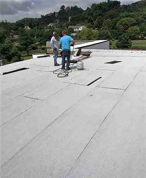 Choosing the Right Commercial Roof Replacement Material